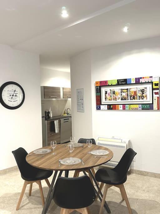 Appartement Centre Ville - Parking Prive - Wifi Nîmes Eksteriør billede
